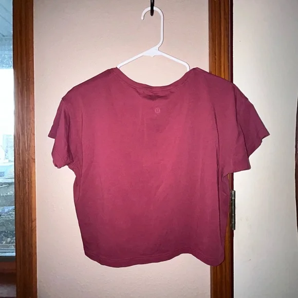 🤍Lululemon Women's Burgundy Cates Tee - Picture 4 of 5